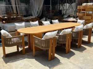 Extendable garden dining table for outdoor patio