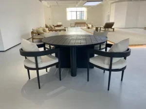 Garden tables and outdoor dining tables